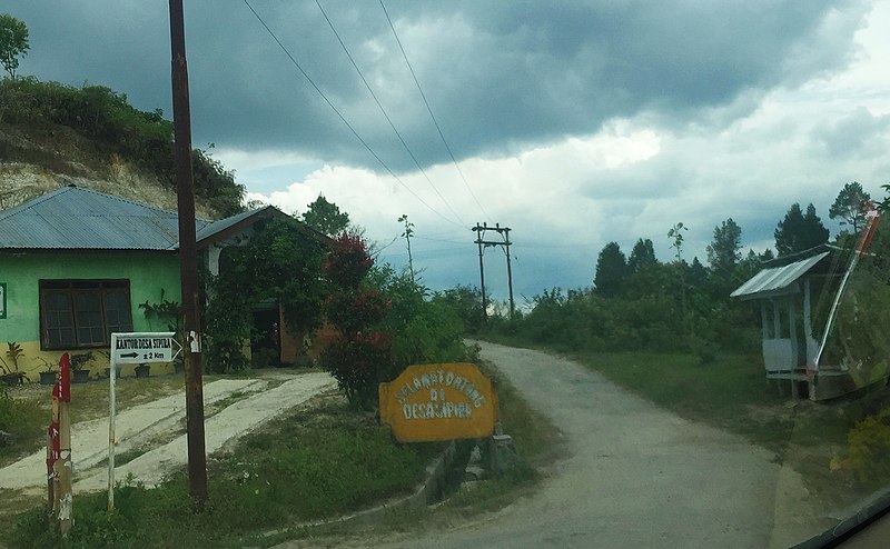 File:Welcome gate to Sipira, Onan Runggu, Samosir.jpg