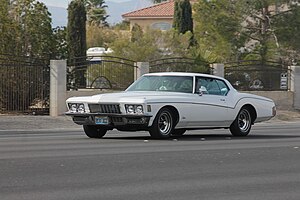 White_1972_Buick_Riviera_on_W_Lone_Mountain_Rd