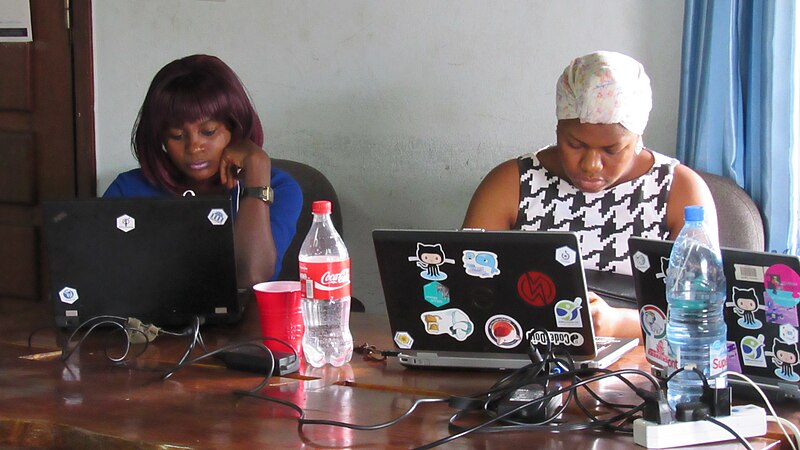 File:Wiki Loves Women editathons in Buea 06.jpg