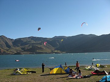 windsurfing na pláži