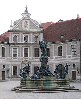 Der Wittelsbacherbrunnen in der Münchner Residenz