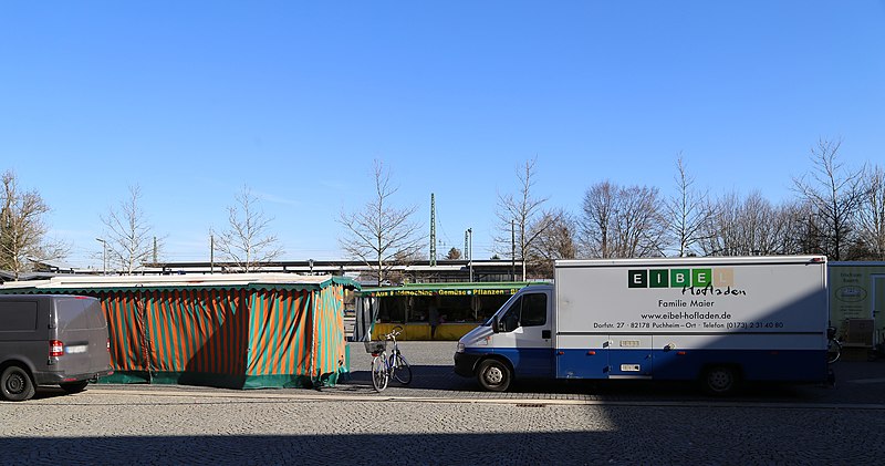 File:Wochenmarkt Walter-Sedlmayr-Platz Muenchen-1.jpg