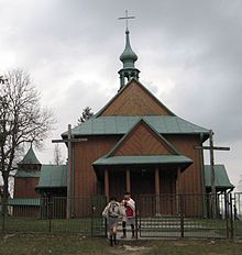 Girl Scouts in front of a Catholic church in Losiniec Losiniec.jpg