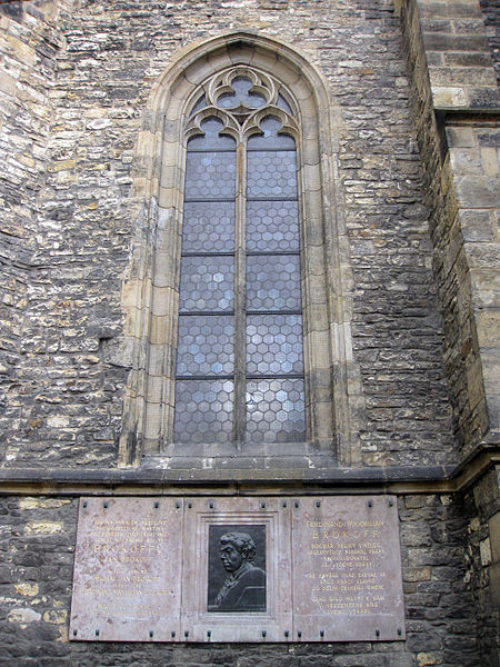 File:184 Sant Martí de la Muralla, finestral i cenotafi dels escultors Brokoff.jpg