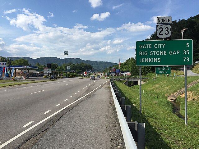 View north along US 23 at SR 732 just north of the Tennessee state line south of Weber City