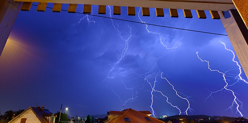 Orage, vu de Belfort, le 11 juillet 2023 800px-2023-07-11_22-47-22_orage-Belfort