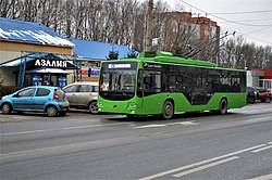 Троллейбус маршрута 8 (модель ВМЗ-5298.01 «Авангард») на улице Хусаина Мавлютова (декабрь 2019)