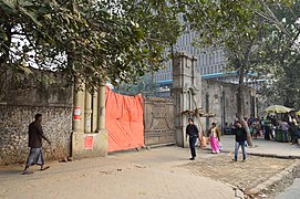 The entrance on Chowringhee Road