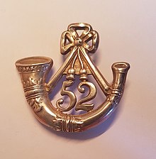 52. ° Regimiento de Foot Cap Badge.jpg