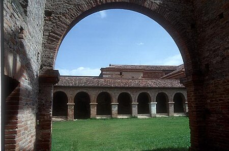 Cloister of the former abbey Abbayebelleperche.JPG