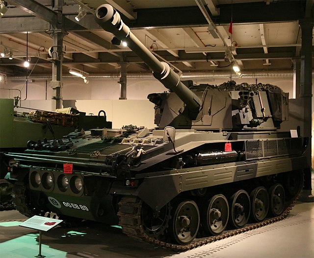 FV433 アボット SPG - Wikipedia