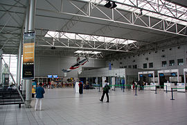 Flughafen-Tarbes-Lourdes IMG 9963.JPG