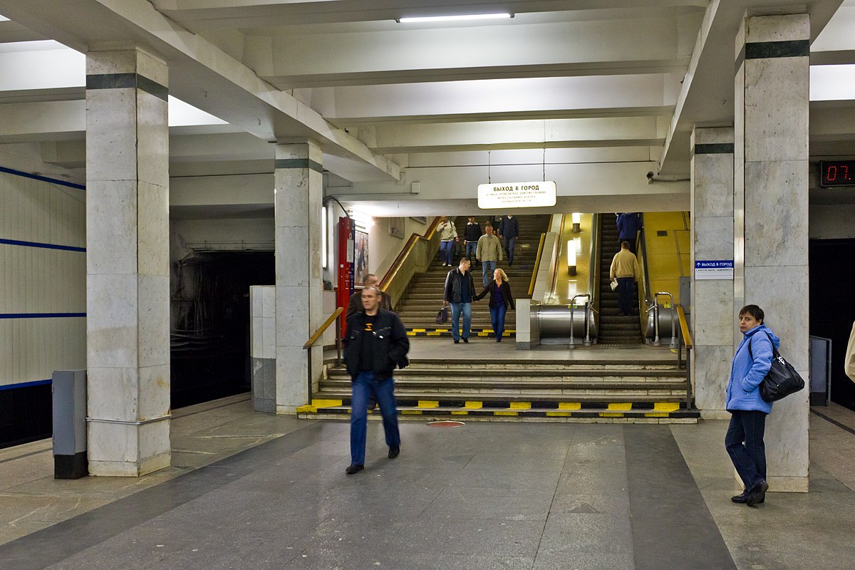 выходы метро ленинский проспект