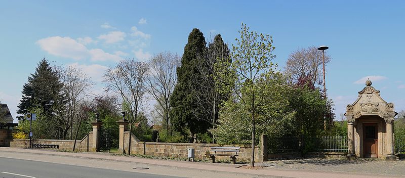 File:Alter Friedhof Bevergern 01.jpg