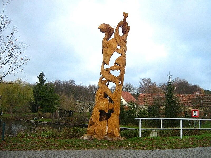 File:Altfriesack-Skulptur-am-Bützrhin-15-11-2007-053.jpg