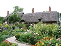 Anne Hathaways Cottage and gardens 15g2006.jpg