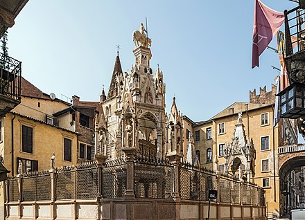 Scaliger Tombs (Arche scaligere): Tomb of Cansignorio in the foreground, the Santa Maria Antica church and the tomb of Cangrande I della Scala, and on the right, the tomb of Mastino II