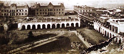 Archivo General de la Nación Argentina 1883 Buenos Aires, Vista de la Recova Vieja antes de su demolición, desde la torre del Cabildo.jpg