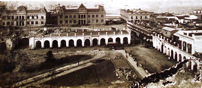 File:Archivo General de la Nación Argentina 1883 Buenos Aires, Vista de la Recova Vieja antes de su demolición, desde la torre del Cabildo.jpg