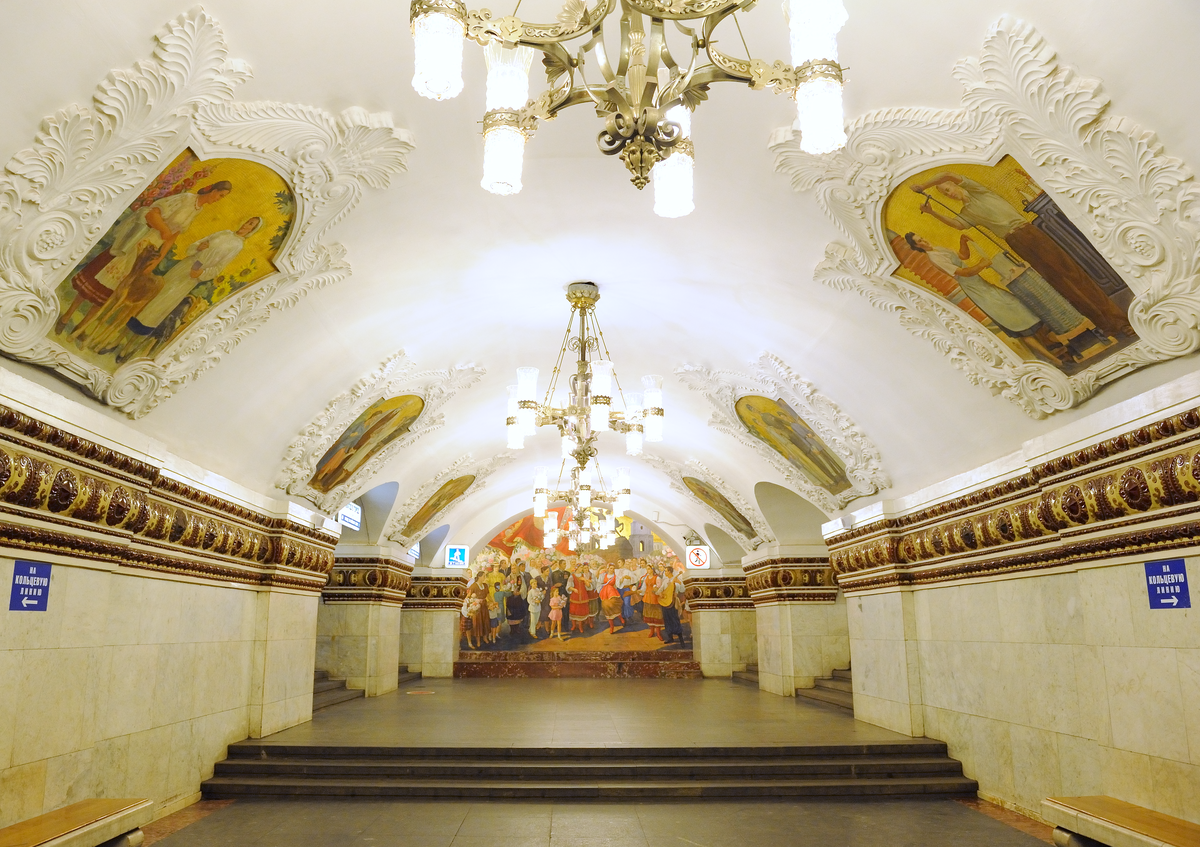 Recorriendo maravillas de Rusia. 1200px-Art_at_Kievskaya_Moscow_Metro_station_in_Moscow_Russia