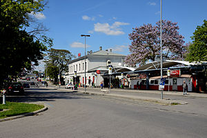 Bahnhofsvorplatz Moedling Bussteige.jpg