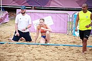 Deutsch: Beachhandball bei den Olympischen Jugendspielen 2018; Tag 6, 12. Oktober 2018; Mädchen, Hauptrundenspiel – Ungarn-Niederlande 2:1 English: Beach handball at the 2018 Summer Youth Olympics at 12 October 2018 – Girls Main Round – Hungary-Netherlands 2:1