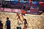 Deutsch: Beachhandball bei den Olympischen Jugendspielen 2018; Tag 3, 10. Oktober 2018; Mädchen, Vorrunde, Gruppe B - Niederlande-Argentinien 2:0 English: Beach handball at the 2018 Summer Youth Olympics at 10 October 2018 – Girls Preliminary Round Group B‎ – Netherlands-Argentina 2:0