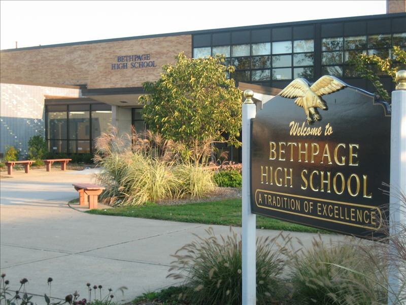 Long school. Bethpage, New York. Bethpage. Бетпейдж. Island Trees Union free School District.