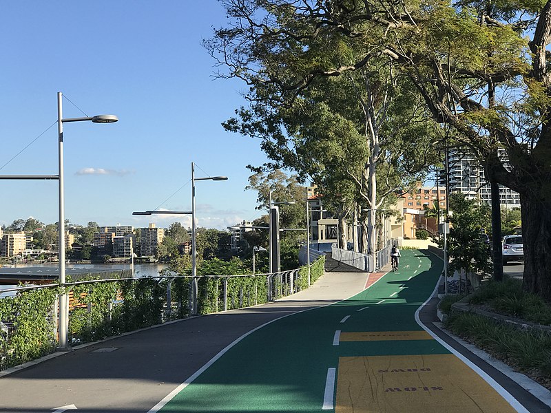 File:Bikeway and footpath along Brisbane River in Toowong, Queensland, Australia 04.jpg