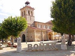 Boñar - Plaza del Negrillón e Iglesia de San Pedro 1.jpg