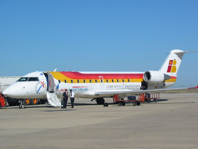 File:Bombardier CRJ-200ER Air Nostrum VLL.JPG