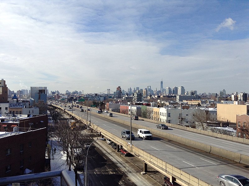 File:Brooklyn Queens Expressway looking toward Lower Manhattan 4 May 2013.jpeg