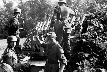 Reihenwerfer w pobliżu Riva-Bella (Plaża Sword) w północnej Francji 30 maja 1944 roku