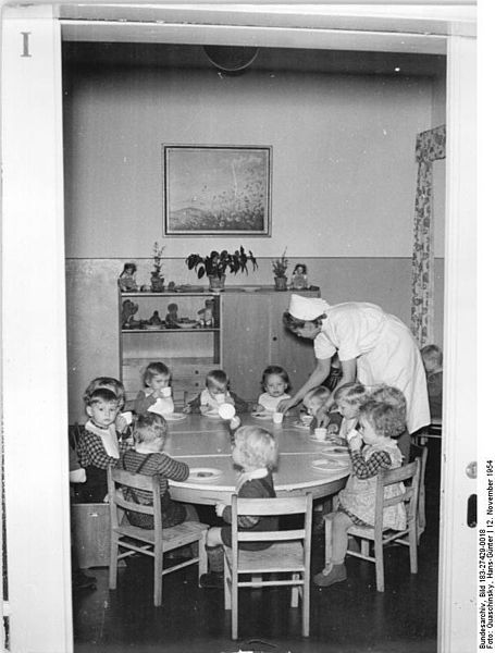 File:Bundesarchiv Bild 183-27429-0018, VEB Stahl- und Walzwerk Brandenburg, Kinderkrippe.jpg