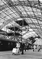 Ver­gla­sung der Bahn­steig­hal­le, 1955
