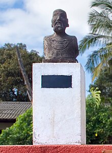 Busts of King Atamu Tekena (7704402080, crop).jpg