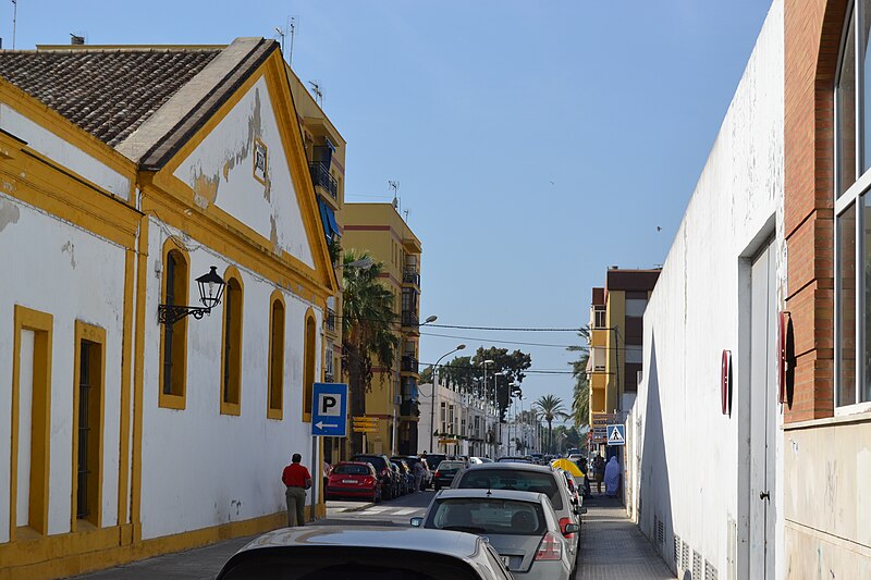 File:Calle Aurora (9839152703).jpg