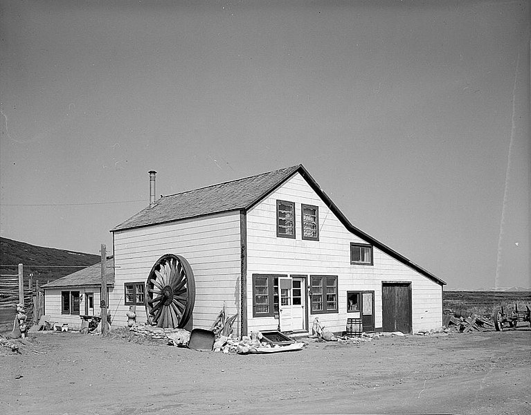 File:Cape Nome Roadhouse.jpg