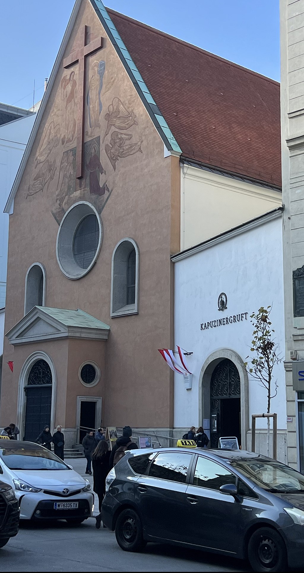 Capuchin church and Kapuzinergruft with the entrance to the crypt on the right