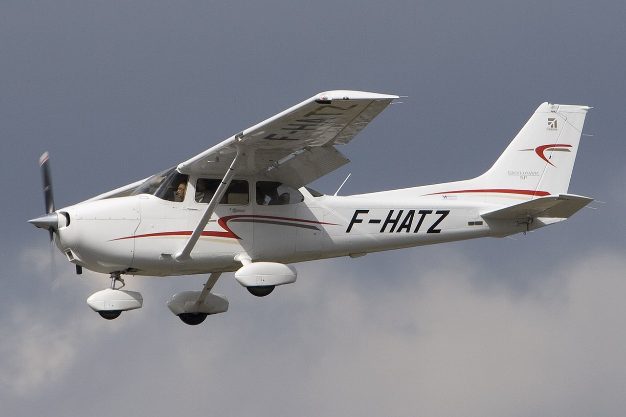 Дальность полета легкомоторного самолета. Самолет Cessna 172. Легкомоторный самолет Cessna 172. Cessna 172 Skyhawk. Cessna 172s Skyhawk SP.