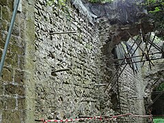 Château Ganne, porche d'une tour.