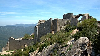 La partie basse du château.