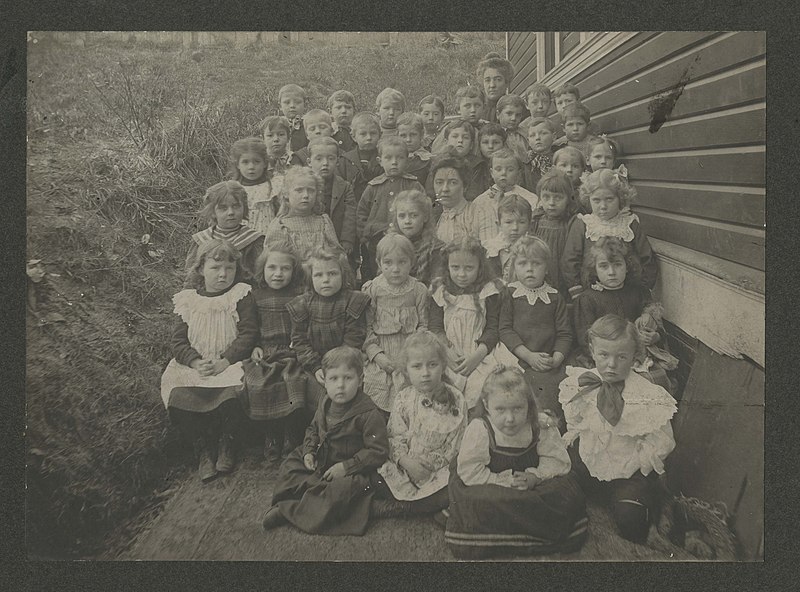 File:Class of Bailey Gatzert school, ca. 1890 - DPLA - 8baedb9d69bf6f6e164373a9d66d18f1.jpg
