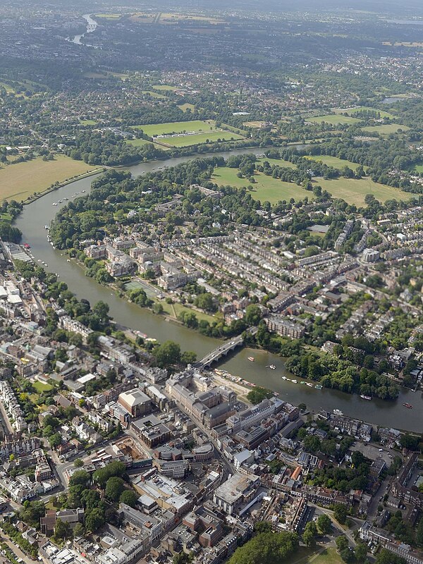 Aerial view of Richmond and East Twickenham from the north, August 2015