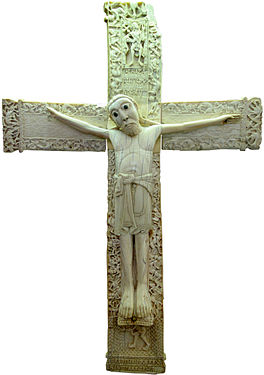 Crucifix de don Fernando et doña Sancha (omstreeks 1063), nationaal archeologisch museum van Madrid. De Christus draag er een perizonium die vastgegespt is en de benen bedekt tot op de knie.