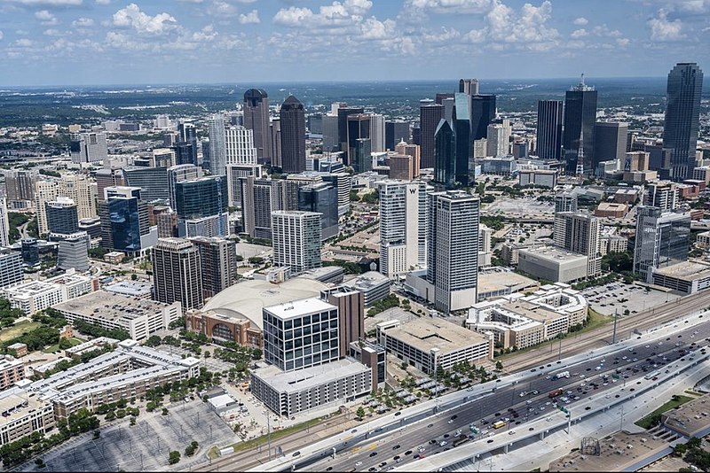 File:Dallas skyline victory park uptown Dallas downtown Dallas.jpg