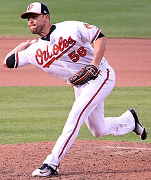 O'Day pitching in 2017 Darren O'Day (51006189013) (cropped).jpg