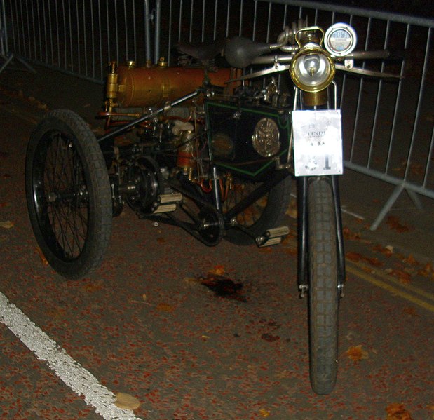 File:De Dion-Bouton Tricycle (A 5462) in London 2011 (1).JPG