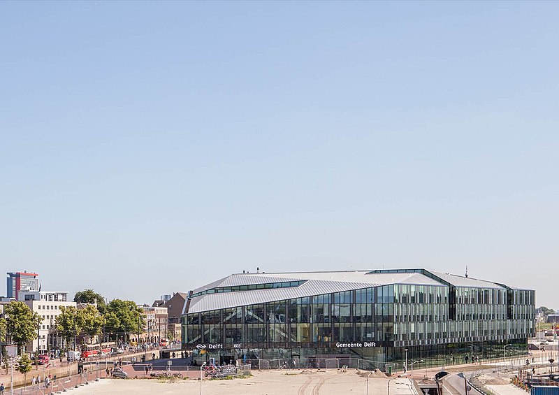 File:Delft City Hall and Train Station 7.jpg