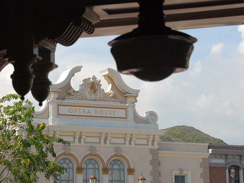 File:Disney Opera House 迪士尼劇院 - panoramio.jpg